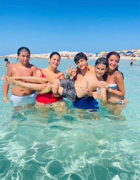 9909852f-b4e1-4f83-bad8-1249d4e6b194